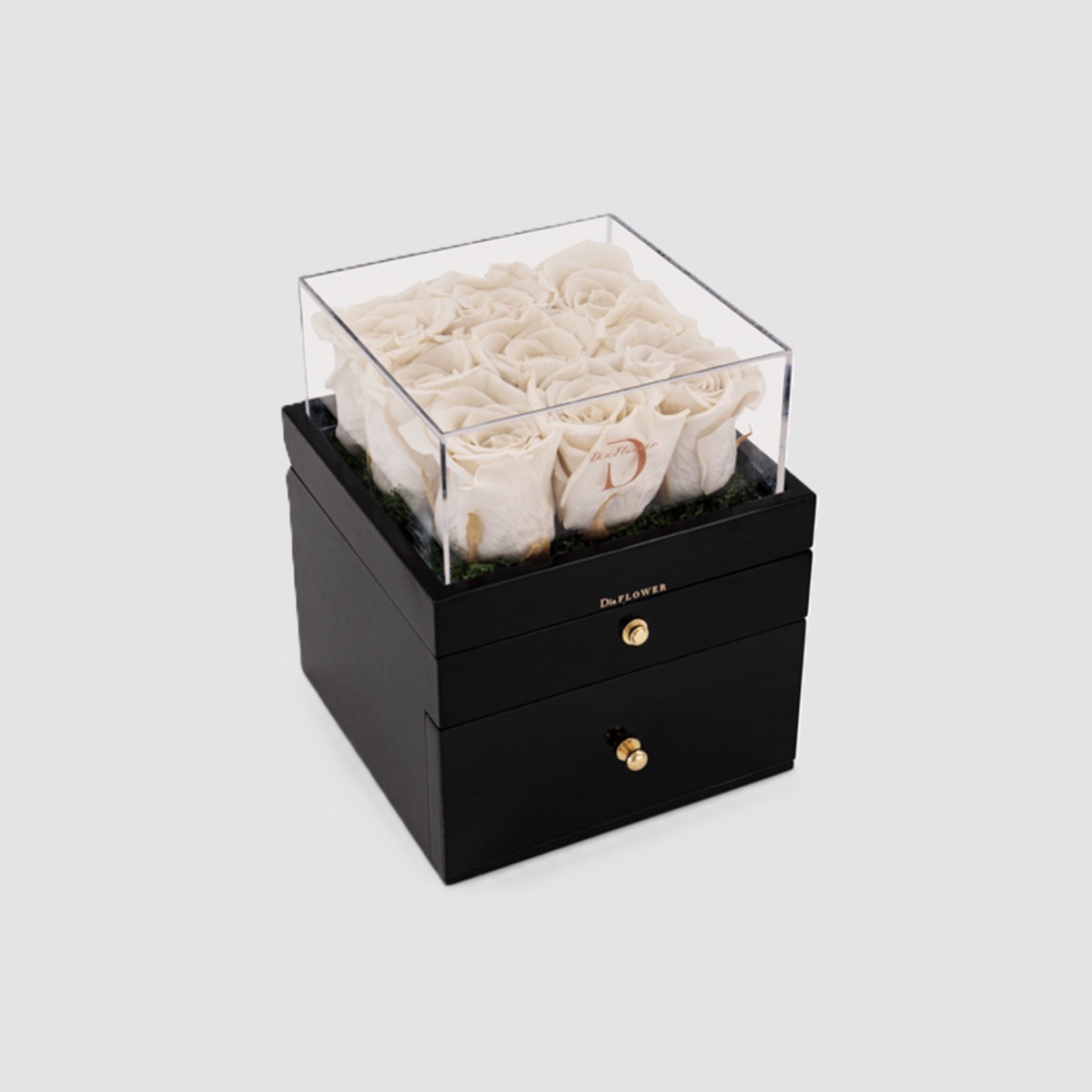 Long-lasting roses in a wooden box