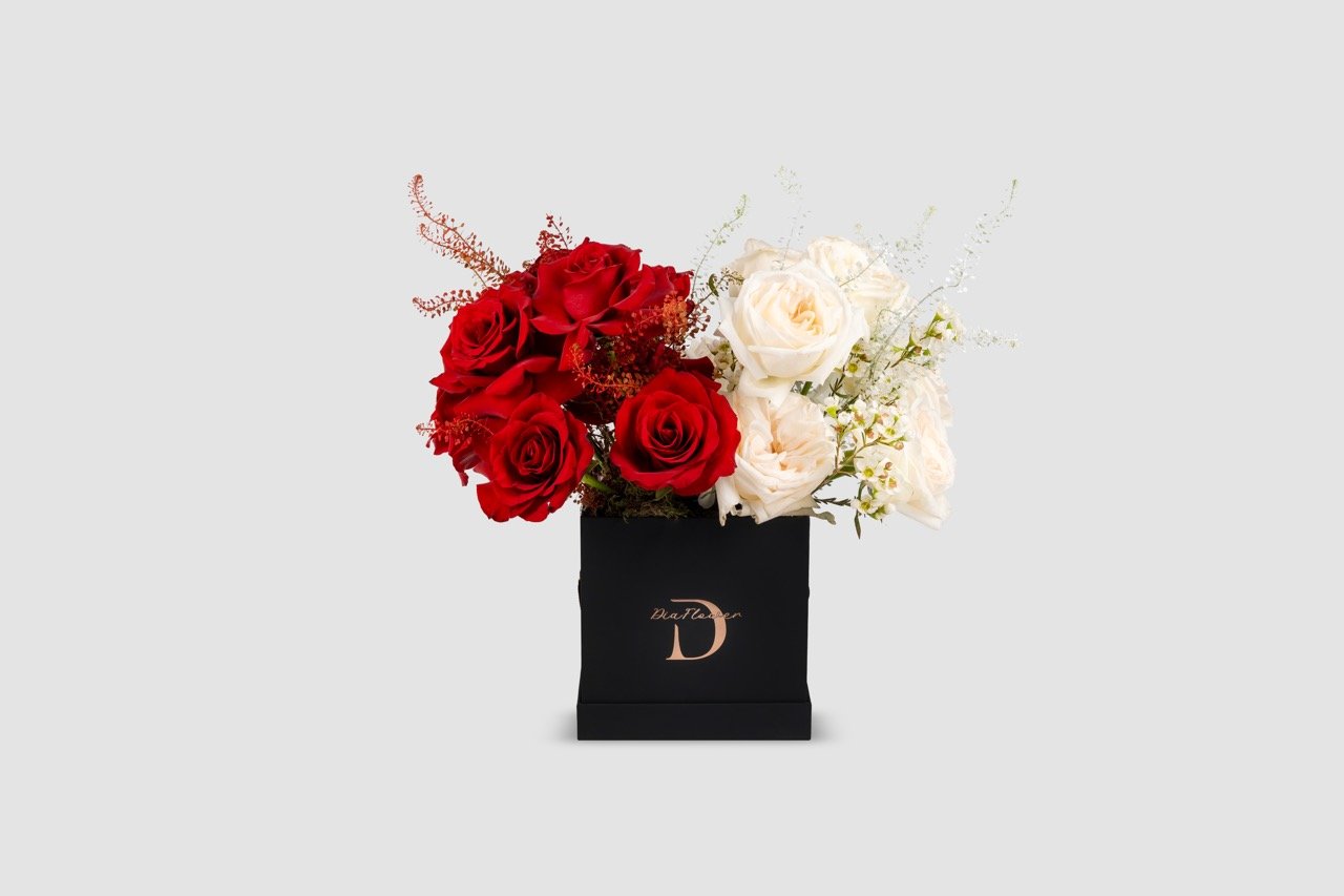 Small Duelled Harmony floral arrangement	