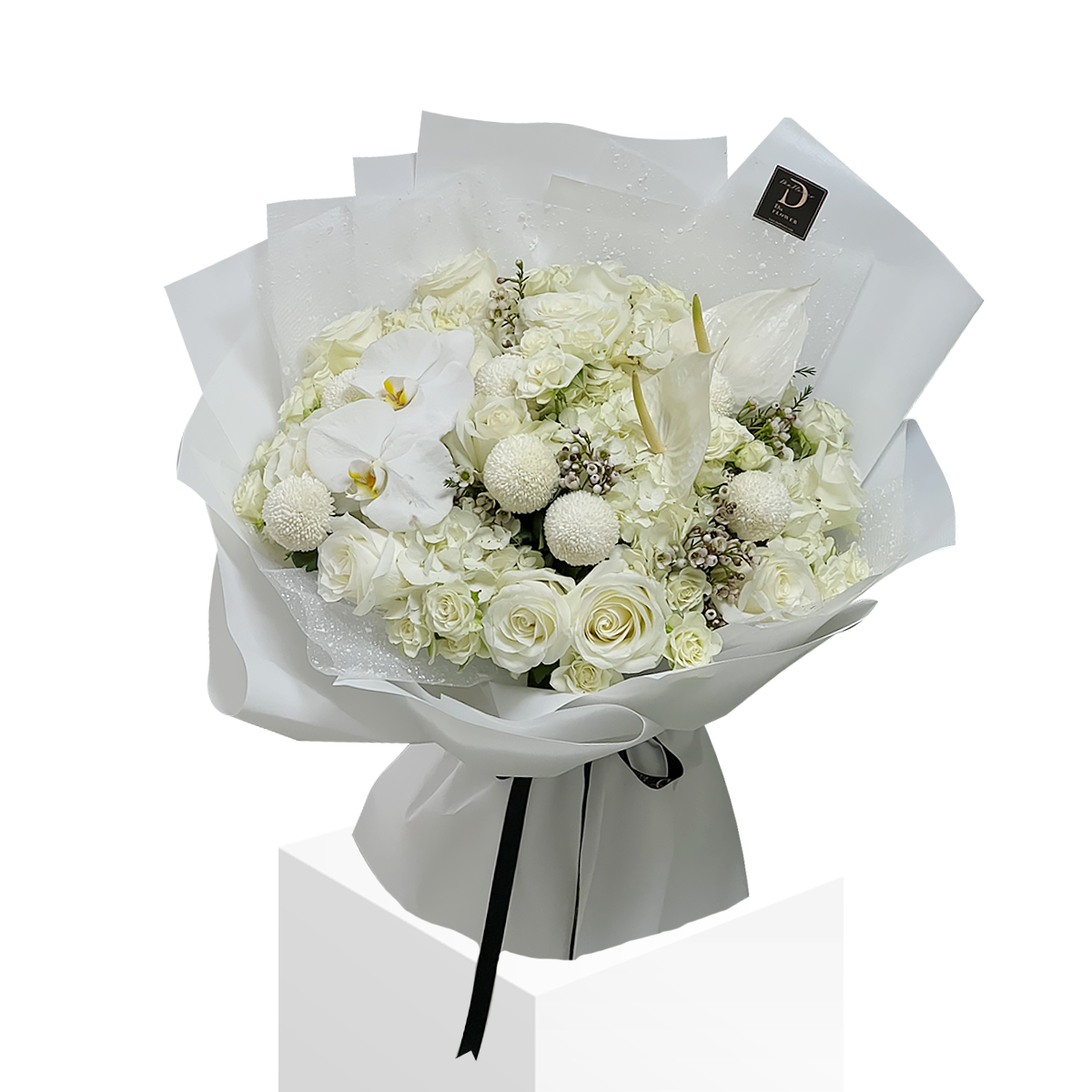 La Rose Preserved Beauty Naturally Scented 4 XL White Roses in Luxury Round Hat Box Handmade from Ecuador Perfect for Gift and Decoration.